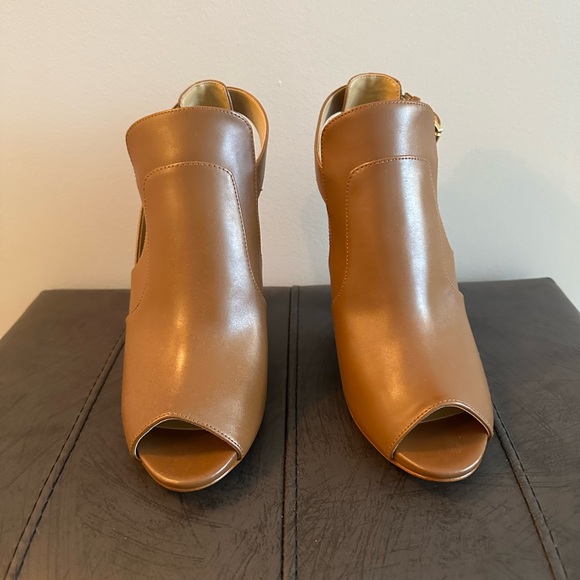 Michael Kors - Size 8 - Picture 4 of 7